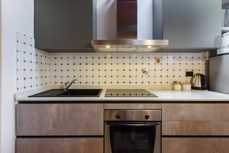 Kitchen 5, Una finestra sulle Cappelle Medicee by Mmega, Florence