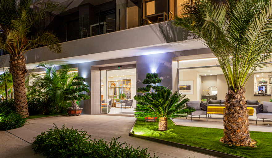 Exterior & Views