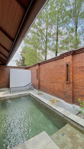 Swimming Pool 11