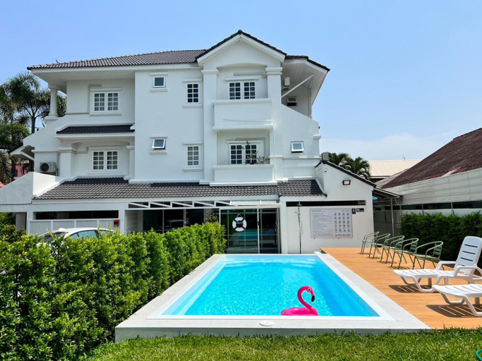 Swimming Pool 13