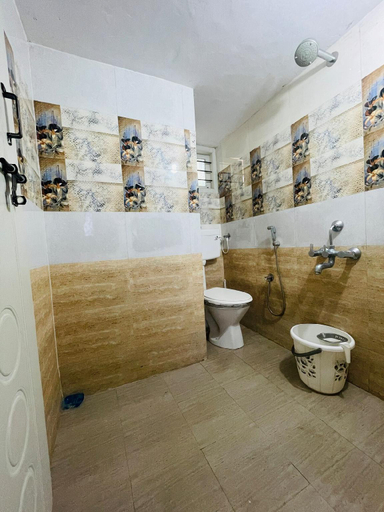Bathroom 2, Royal Guest House, Chikmagalur