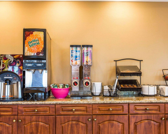 Food & Drinks 5, Rodeway Inn & Suites Coronado, Riverside