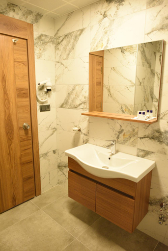 Bathroom 4, Fatih Hotel Kleopatra, Alanya