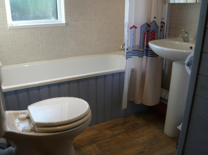 Bathroom 3, Cottage in Brookland near Romney Marsh, Kent