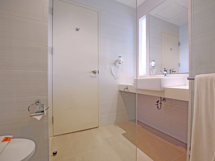 Bathroom 28