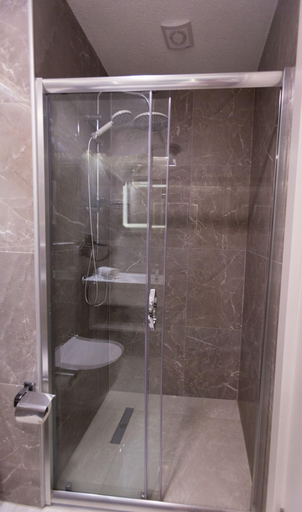 Bathroom 5, Alan Suites, Merkez