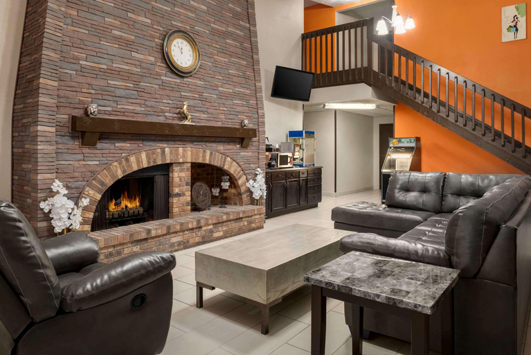 Public Area 2, Howard Johnson by Wyndham Appleton, Outagamie