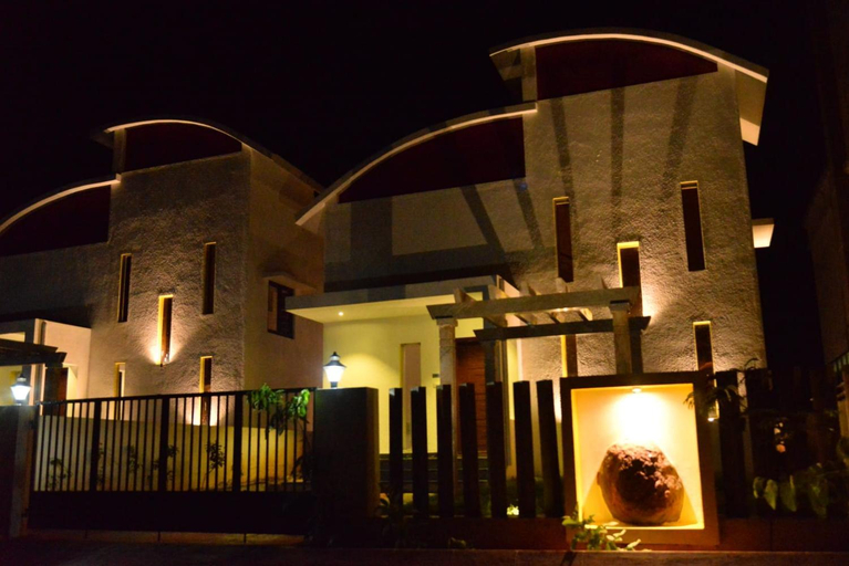 Exterior 4