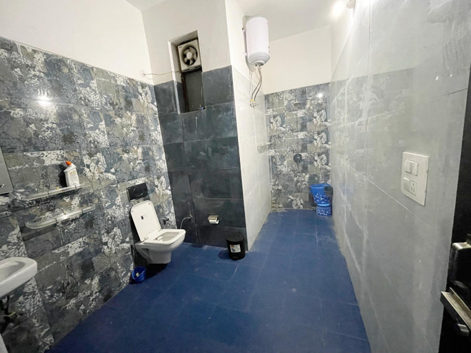 Bathroom 3, Malsi Hill View Homestays, Dehradun