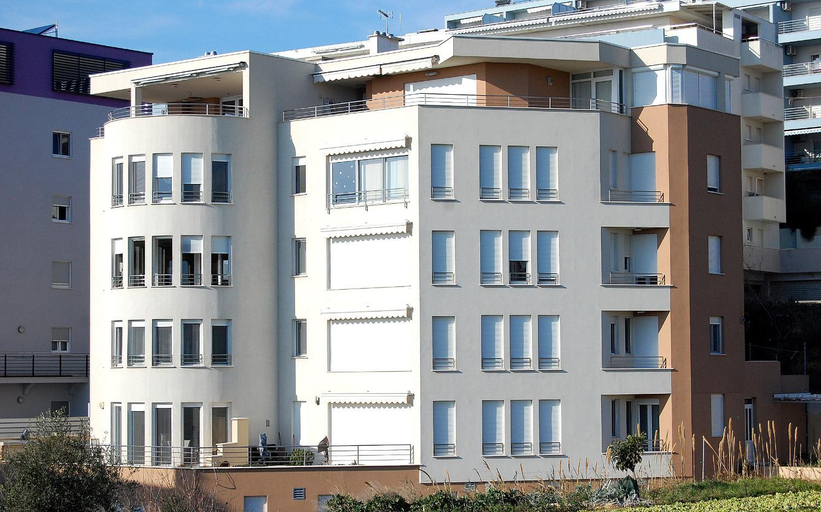 Others 1, A Comfortable apt w Balcony, 4 min Walk to Beach, Split