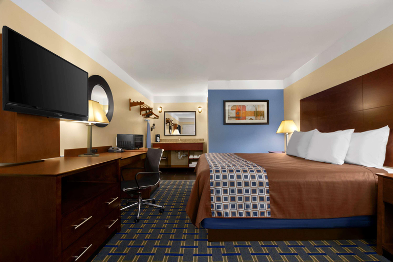 Bedroom 3, Days Inn by Wyndham Fultondale, Jefferson