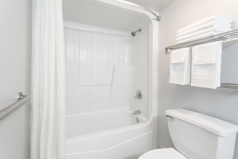 Bathroom 16