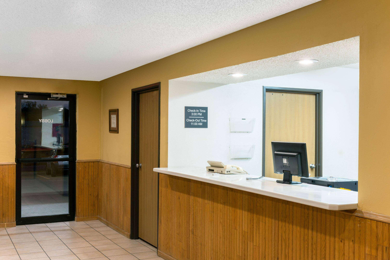 Public Area 2, Super 8 by Wyndham Warrenton, Warren