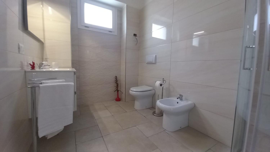 Others 5, B&B Bonomi, Lecce