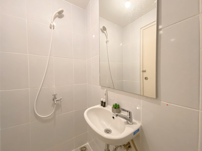 Bathroom 5, Comfort Minimalistic Studio at Tokyo Riverside PIK 2 Apartment By Travelio, Tangerang