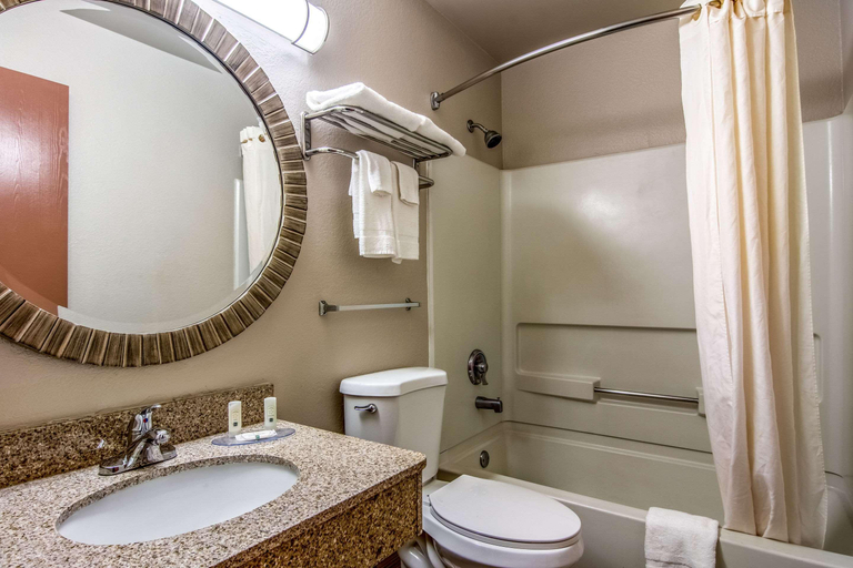 Bathroom 4, Quality Inn Atlanta Airport-Central, Clayton