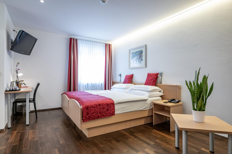 Bedroom 3, Hotel Vorab - Familienbetrieb mit Herz, Imboden