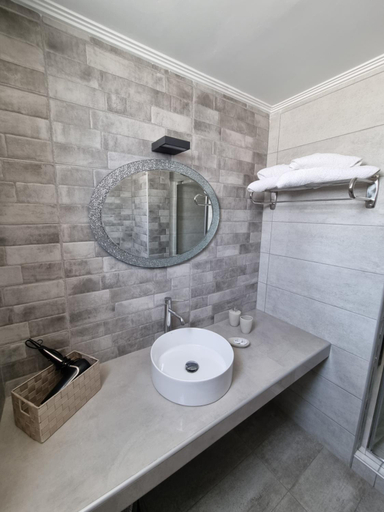 Bathroom 4, Hotel Eleni, South Aegean
