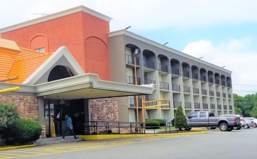 Exterior & Views 2, Spark by Hilton Clifton, Passaic