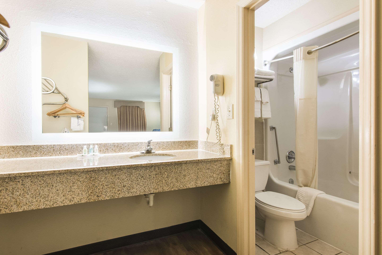 Bathroom 4, Quality Inn Kings Mountain, Cleveland