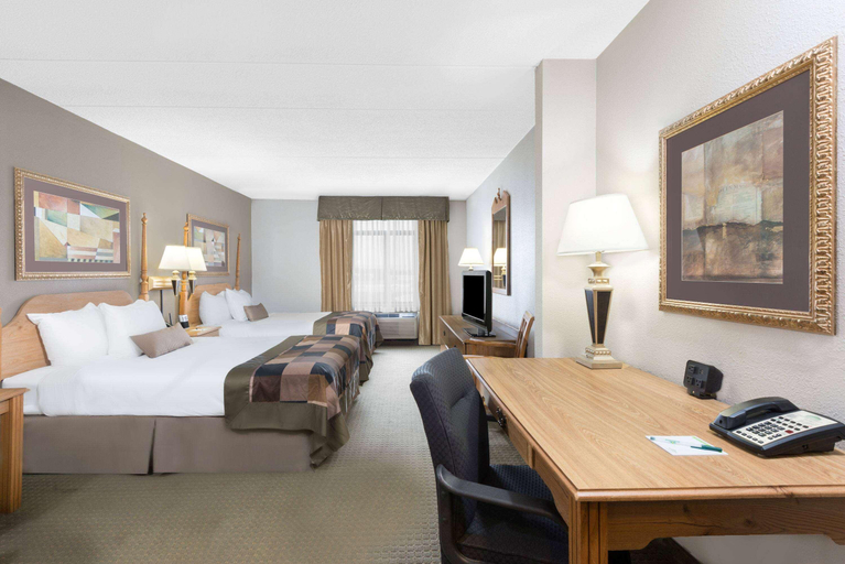 Bedroom, Spark by Hilton Mechanicsburg, Cumberland