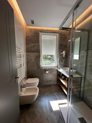 Bathroom 6