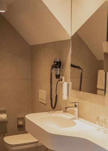 Bathroom 12