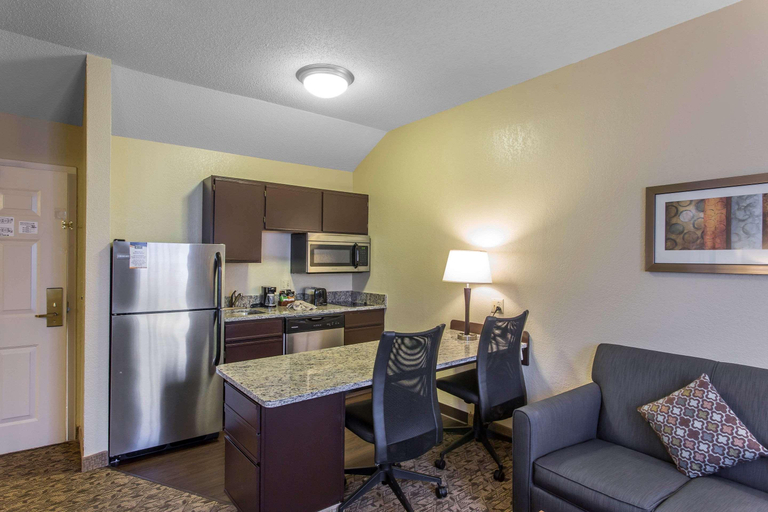 Bedroom 3, MainStay Suites Brentwood, Williamson