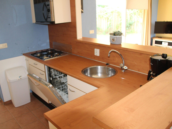 Others 5, Holiday Home in Zevenhuizen with Sauna, Zevenhuizen-Moerkapelle