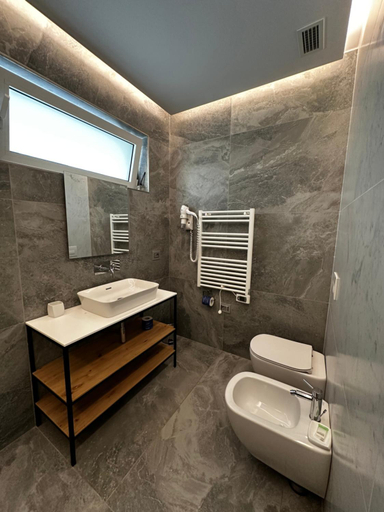 Bathroom 14