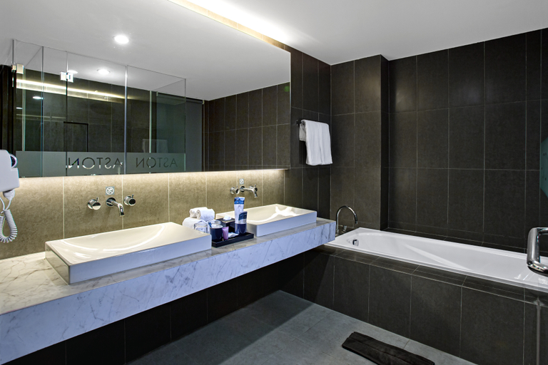 Bathroom 13