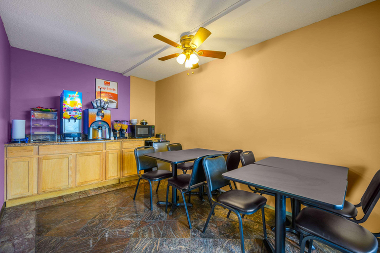 Food & Drinks 5, Econo Lodge Decatur Regional Airport, Morgan