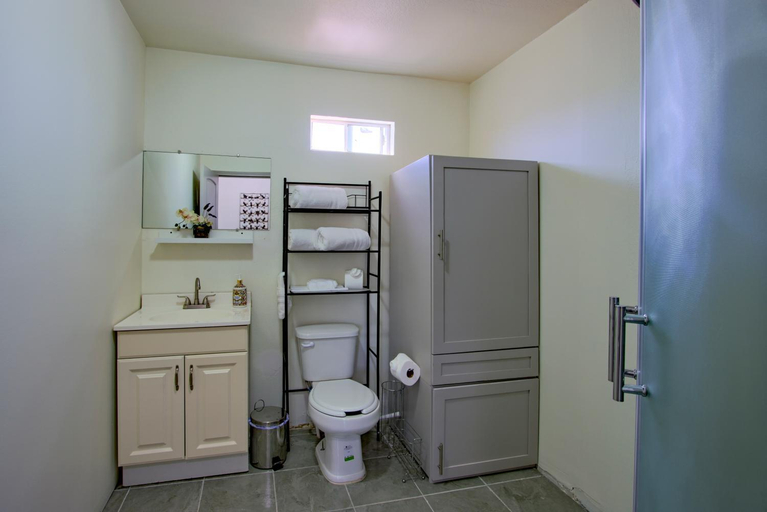 Bathroom 14