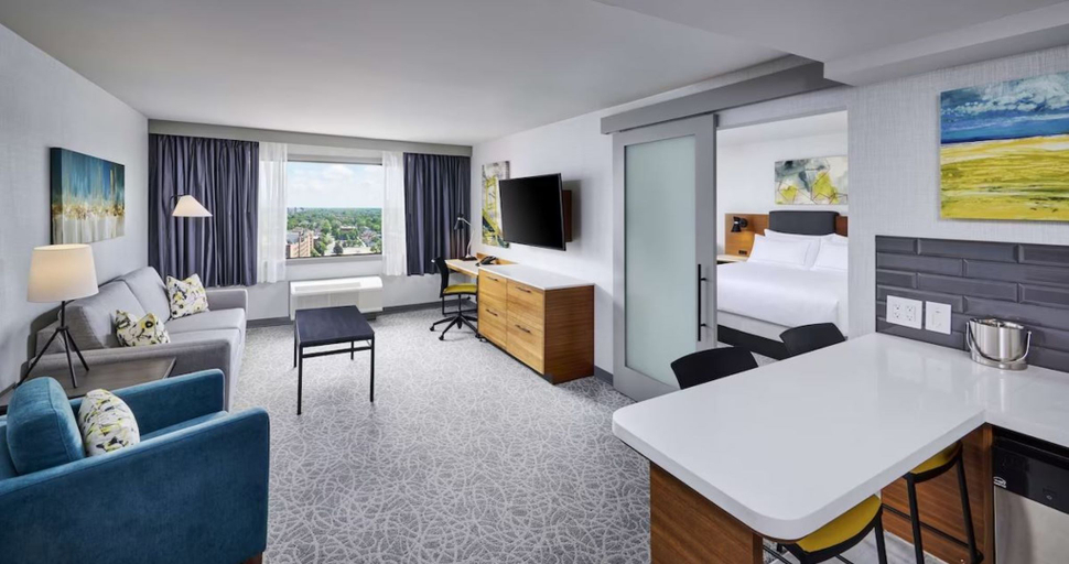 Bedroom 3, DoubleTree by Hilton Windsor Hotel & Suites, Essex