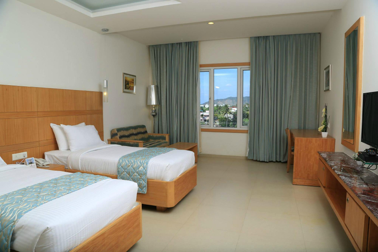 Bedroom 3, Dhanalakshmi Srinivasan Hotel, Perambalur