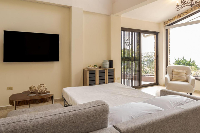 Others 2, Spectacular House in Boquete w/King Beds & Hot Tub, Boquete