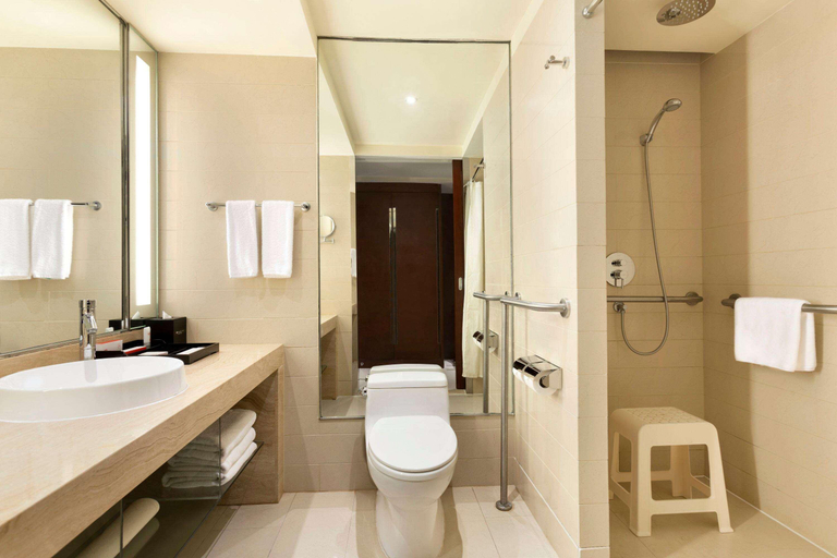 Bathroom 4, Ramada Plaza Lianyungang, Lianyungang