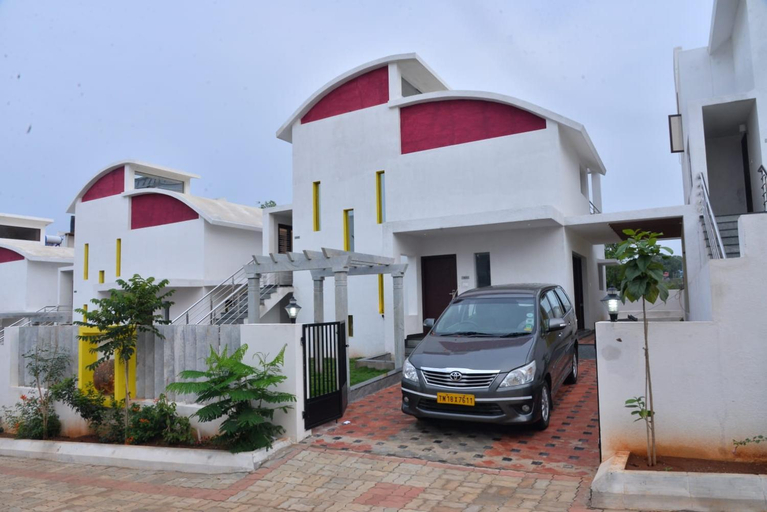 Exterior 3
