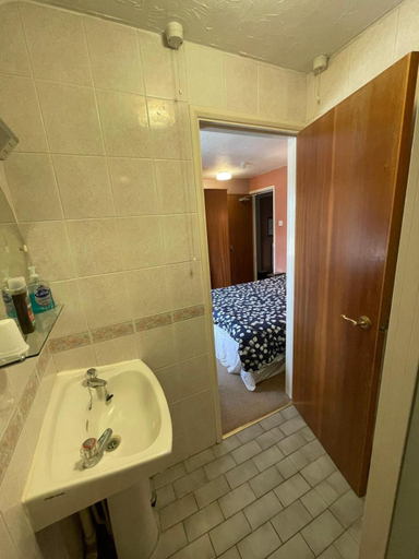Bathroom 3, The Prince of Wales, Cambridgeshire