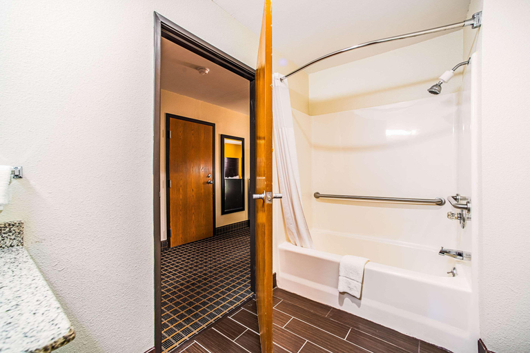 Bathroom 4, Quality Inn Carbondale University area, Jackson