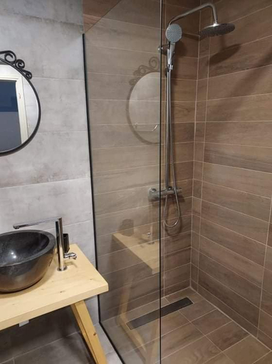 Bathroom 3, Nostos, Ionian Islands