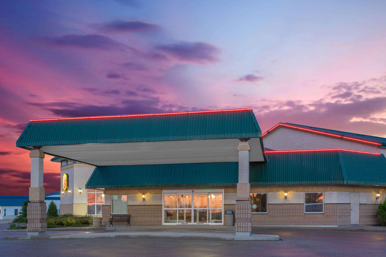 Exterior & Views 2, Super 8 by Wyndham Portage La Prairie, Division No. 9