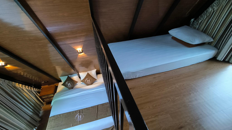 Bedroom 13