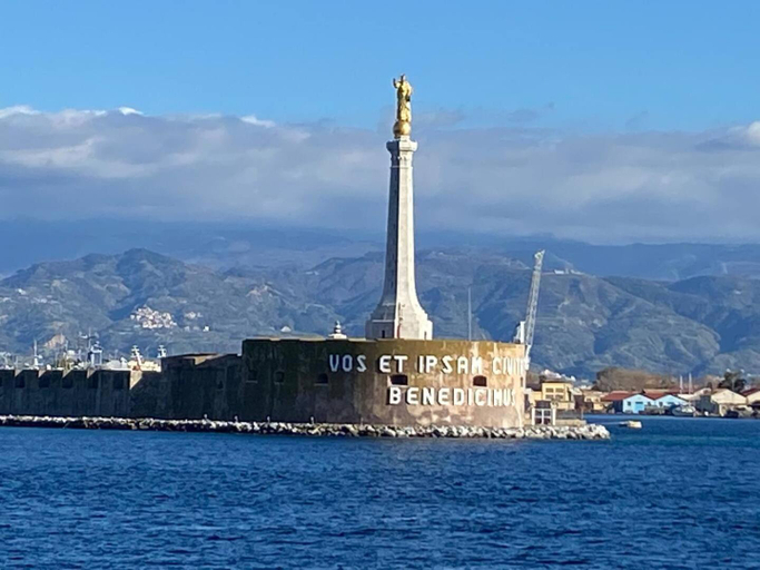 Others 3, OPERAPRIMASUITE in centro, Messina