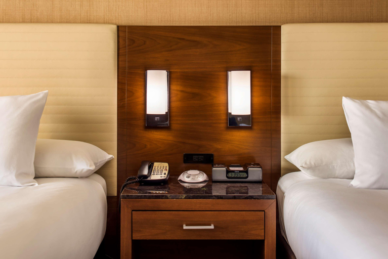 Bedroom 3, Hyatt Regency OHare Chicago, Cook