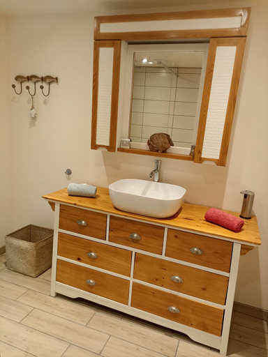 Bathroom 3, Chambre d'hotes La Tuilerie, Allier