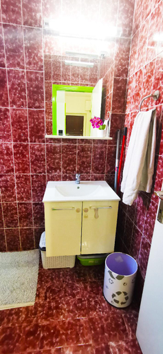 Bathroom 3, Chillax, Split
