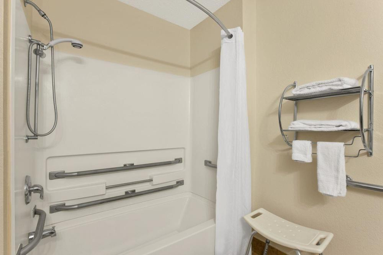 Bathroom 4, Quality Inn Jackson North, Jackson