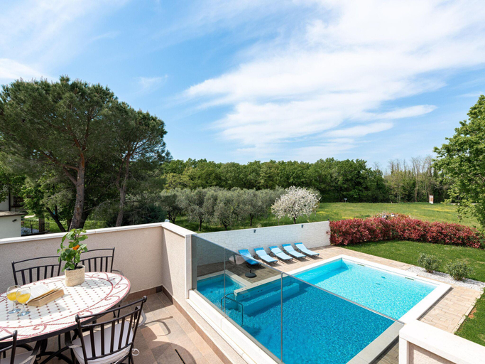 5, Villa in Istria with Heated Eco Pool, Brtonigla