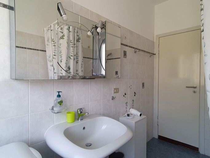Others 4, Holiday Home by Lake in Maccagno, Varese
